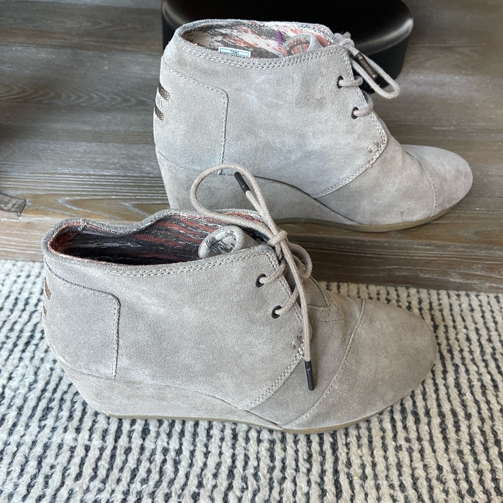 Toms taupe Suede Wedge Boots